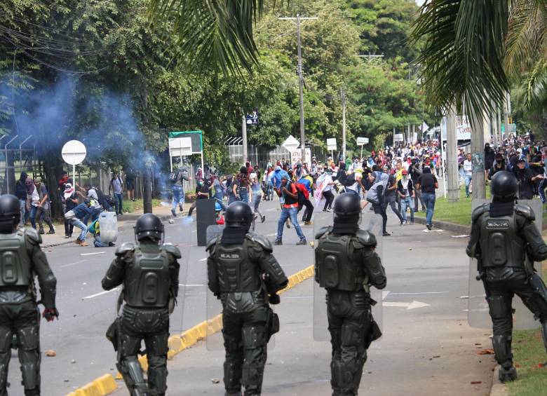 Alerta en unidades residenciales del sur de Cali por intentos de asalto durante toque de queda. Foto: Colprensa. 