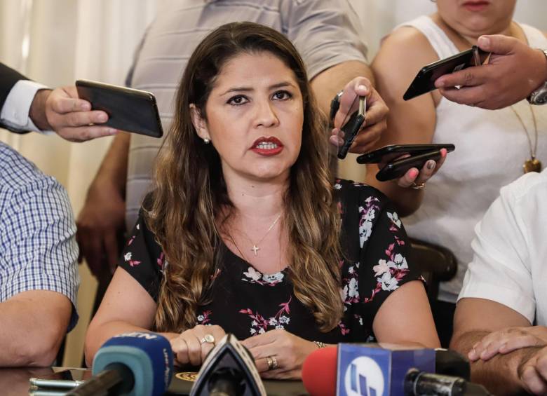 Cecilia Pérez, Ministra de Justicia, confirma este domingo en conferencia de prensa que son 75 los presos fugados de la Penitenciaría Regional de la ciudad de Pedro Juan Caballero. Foto: EFE/ Nathalia Aguilar PARAGUAY JUSTICIA