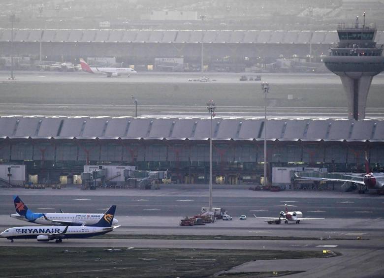 El aeropuerto de Madrid también estuvo cerrado este lunes por presencia de drones. FOTO: AFP