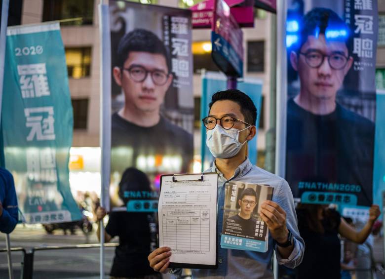 Nathan Law, uno de los más importantes activistas prodemocracia de Hong Kong, huyó de China. FOTO: AFP