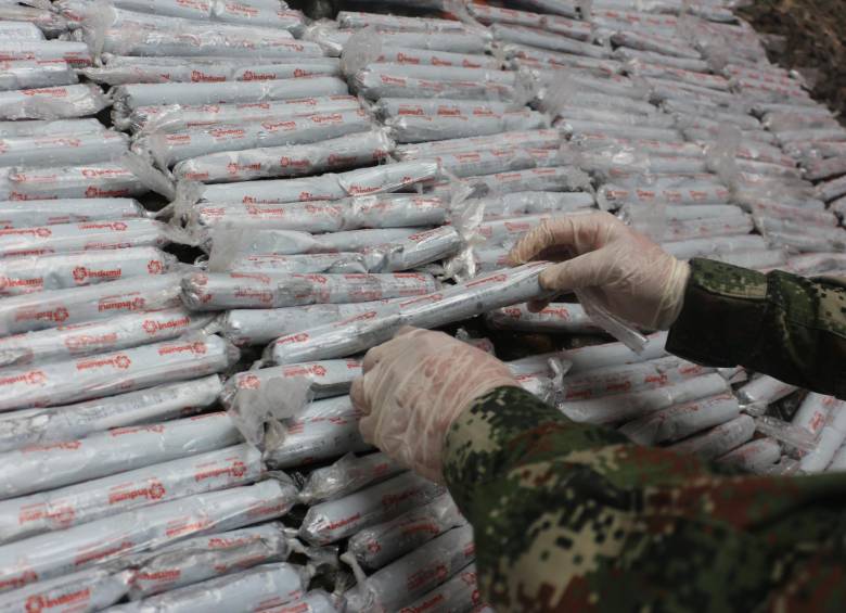 Los delincuentes borran el número serial de las barras de Indugel, evitando así que se rastree la venta inicial. FOTO cortesía ejército