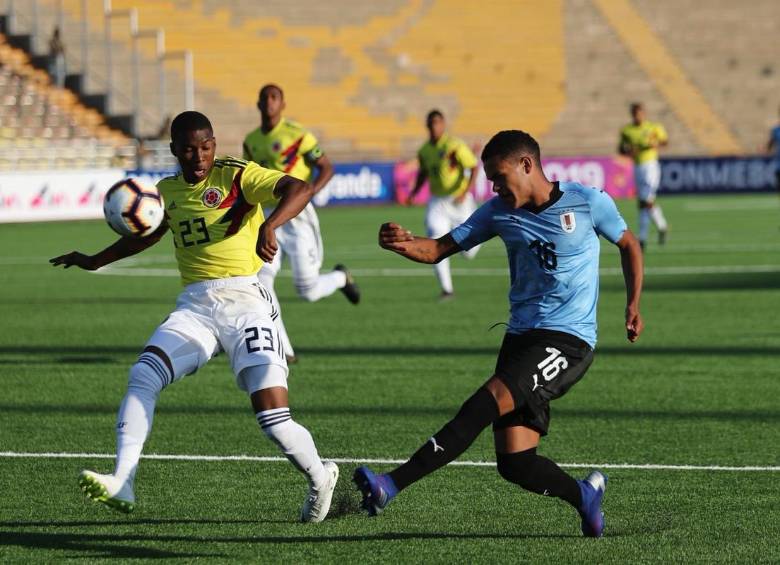 De nada valió manejar la pelota, Colombia no tuvo profundidad y cayó ante Uruguay. FOTO twitter sudamericano sub-17