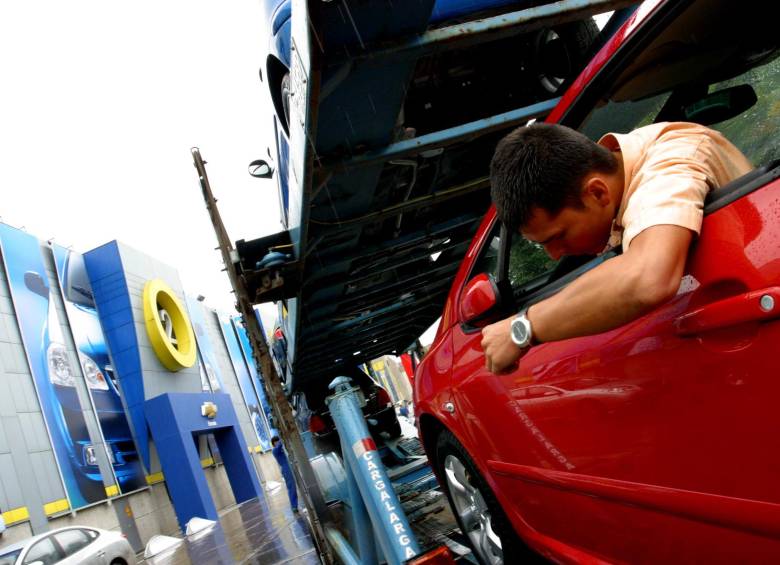 En el primer semestre se vendieron 146.545 vehículos nuevos, un 0,1% menos que en igual periodo de 2014. FOTO colprensa
