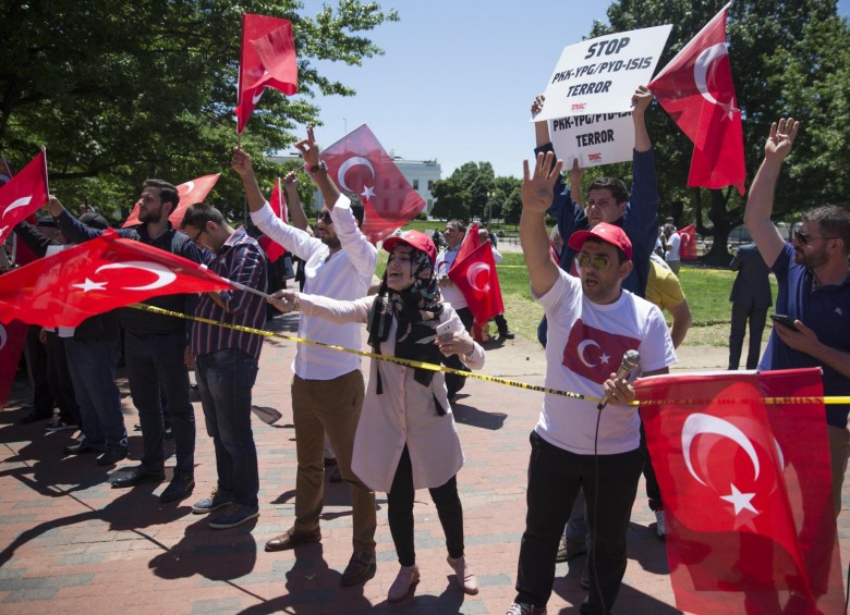 Manifestantes contra la visita de Recep Tayyip Erdogan, presidente de Turquía, a Estados Unidos.