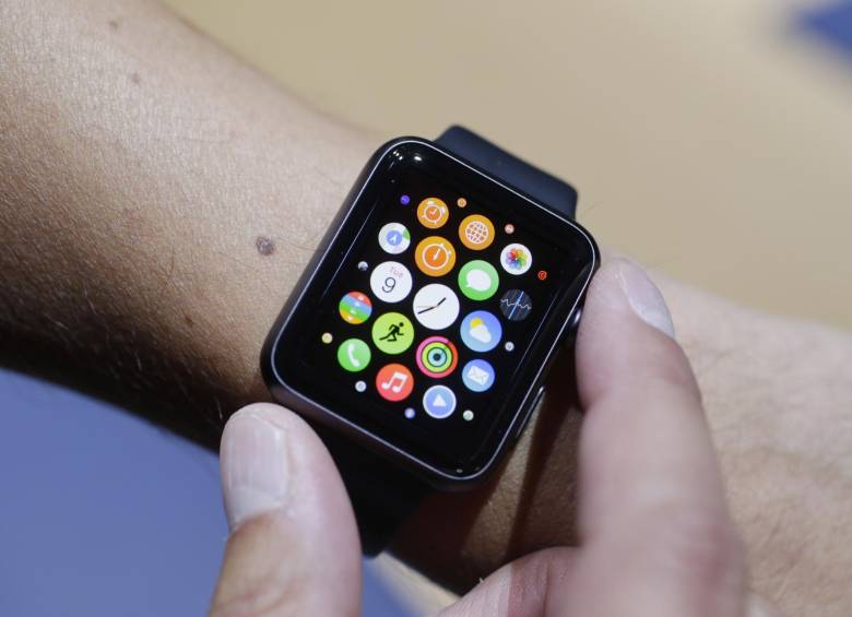 El Apple Watch fue presentado por el CEO de Apple, Tim Cook, en septiembre del año pasado. FOTO AP