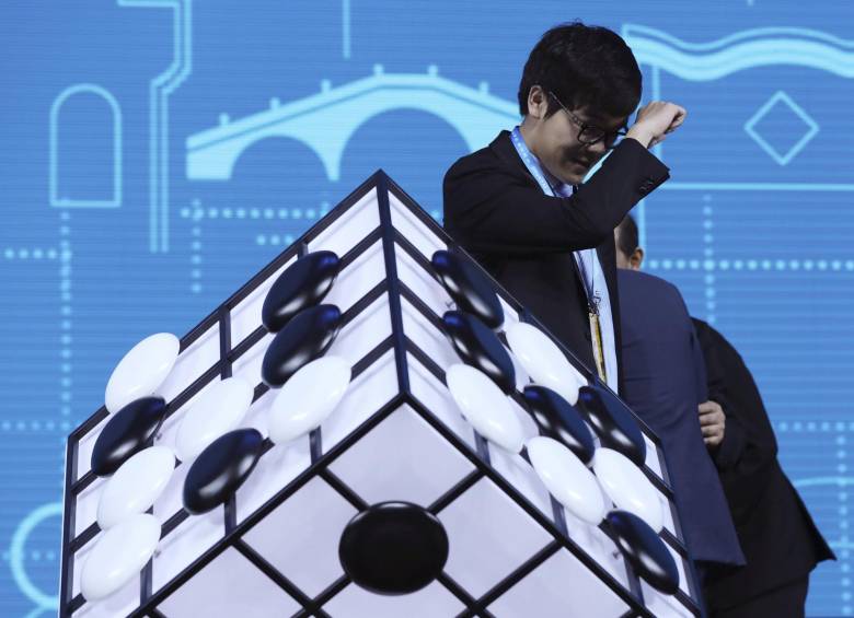 Un computador derrota al genio chino del juego Go