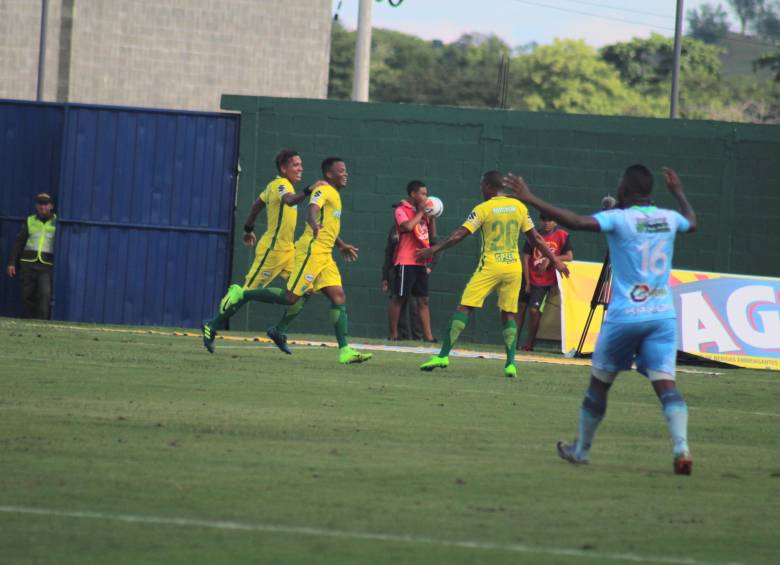 Nacional gana y alarga dominio sobre Jaguares