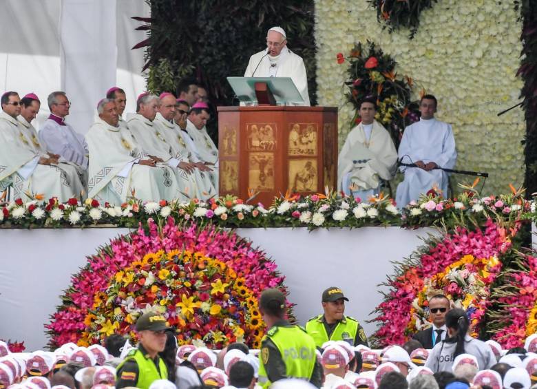 Una misa entre flores celebró el Papa en Medellín