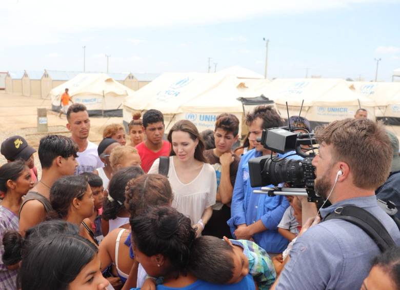 Angelina Jolie durante su visita a La Guajira. FOTO CANCILLERÍA