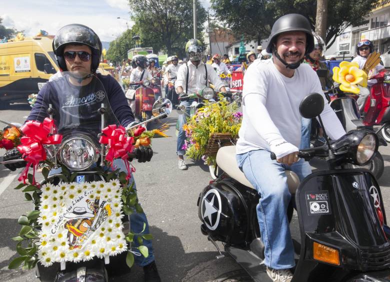 Un grupo de motos Vespa se unió a la celebración. FOTO EDWIN BUSTAMANTE