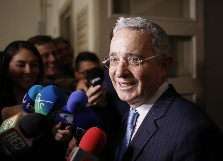 Guerra dijo que no ha hablado con Uribe sobre su propuesta. 