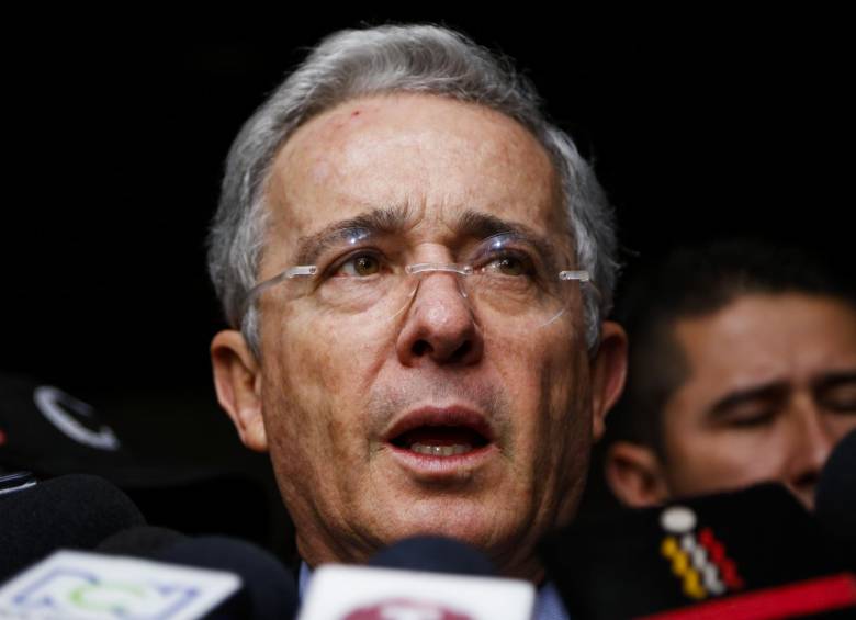 El expresidente Álvaro Uribe Vélez le respondió este domingo la invitación del procurador Alejandro Ordóñez a integrar la Comisión Asesora de Paz del Gobierno de Juan Manuel Santos. FOTO COLPRENSA