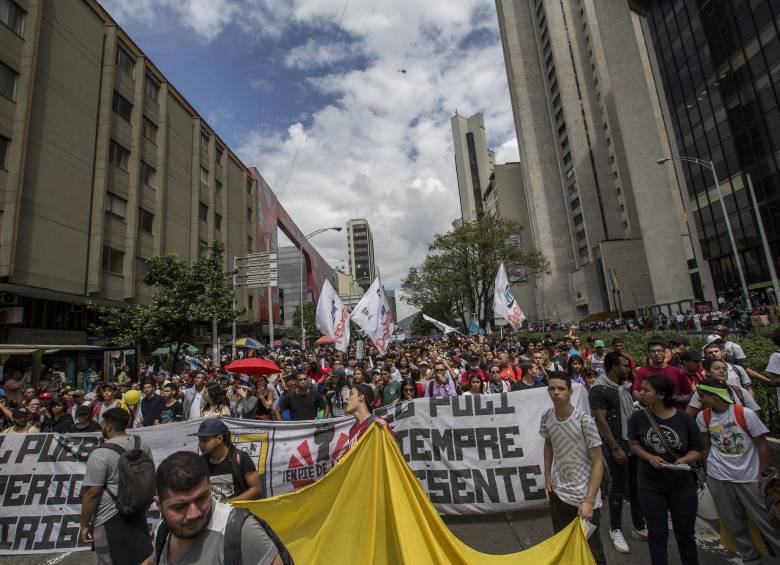 Este jueves en Medellín volvieron a marchar los estudiantes. FOTO Santiago Mesa