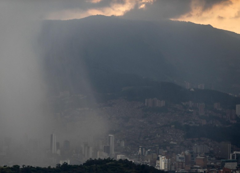 La primera temporada de lluvias en Colombia se extenderá, de acuerdo con Yolanda González, directora del Ideam, hasta mediados de junio, con picos más altos en abril y mayo. FOTO Carlos Velásquez