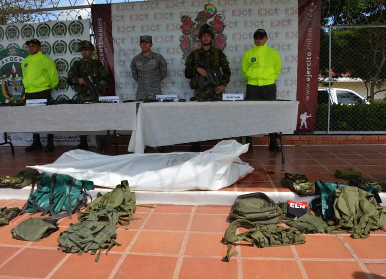 En la operación fue incautado material de uso privativo de la fuerza pública. FOTO Cortesía Ejército.