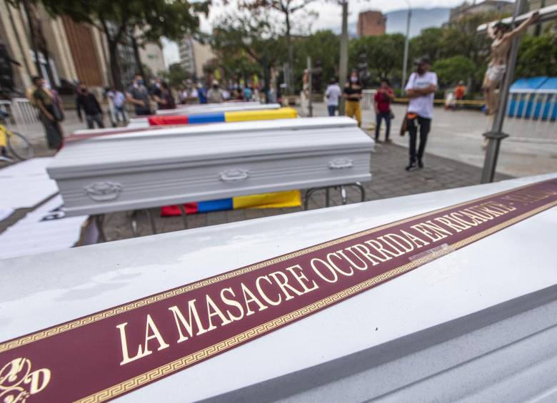 Protesta en el centro de Medellín contra las masacres. FOTO CARLOS ALBERTO VELÁSQUEZ