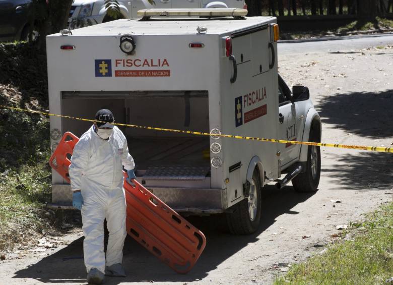 En el corregimiento Altavista se hizo ayer el levantamiento de los primeros asesinados de 2019, en el que se espera que la cifra retome la tendencia descendente de años atrás. FOTO Edwin Bustamante
