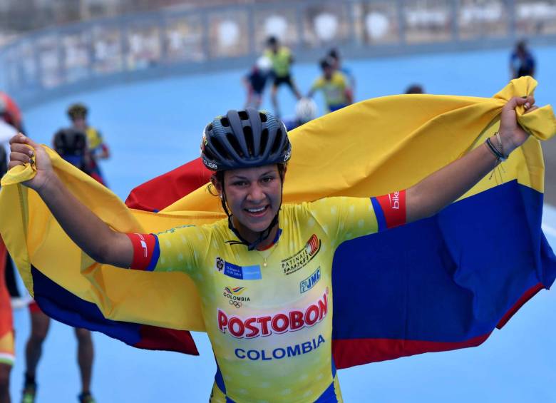 María José Quiroz y la felicidad tras conquistar el oro en los 10.000 puntos.