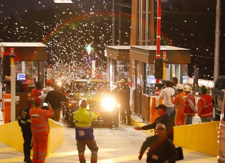 Caravana presidencial atraviesa por primera vez Túnel de Oriente