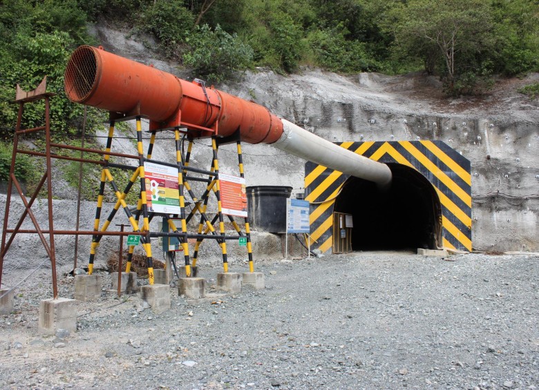 Entrada de túnel exploratorio que se construye en el valle de Higabra, en vereda del mismo nombre de Buriticá (Antioquia). A futuro servirá para la extracción en el complejo minero. FOTO cortesía
