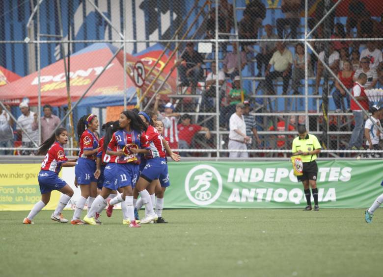 Las niñas de Pasto se juegan hoy, ante Inder, la clasificación a los octavos en el Ponyfútbol. FOTO cortesía-ponyfútbol