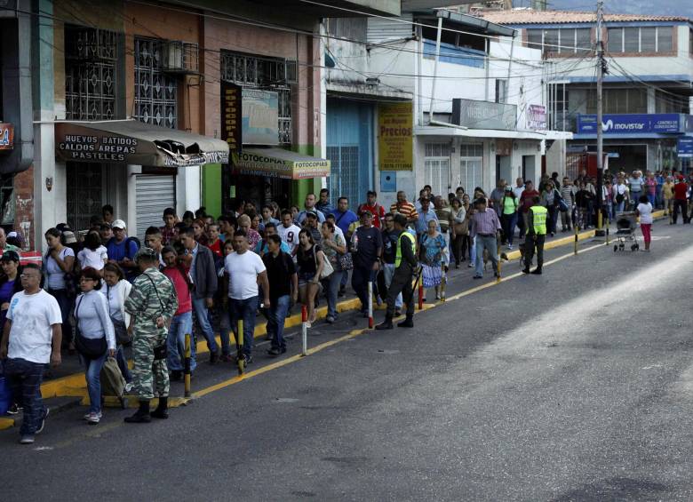 Miles de venezolanos pasaron a Colombia para conseguir alimentos o medicinas. FOTO Reuters