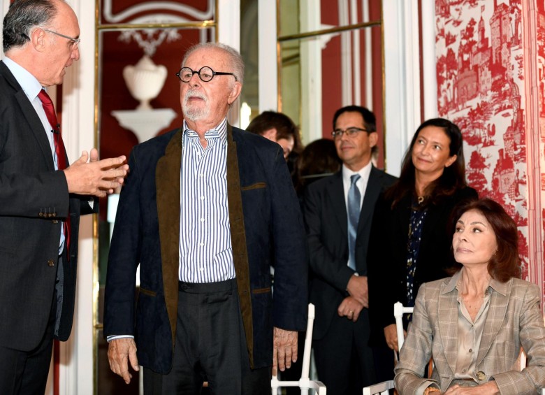 Botero acompañado por su esposa durante la presentación de ayer en Madrid. Foto: EFE