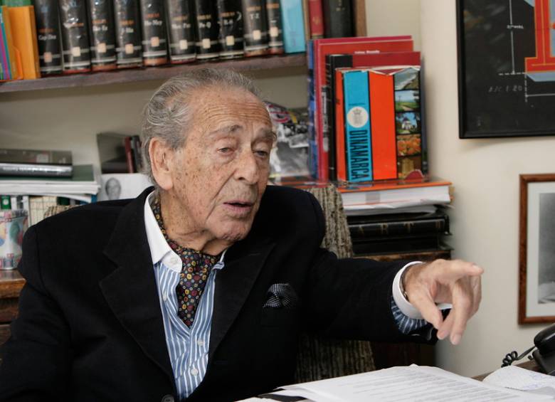 Álvaro Castaño Castillo fue homenajeado en la Feria del Libro de Bogotá este año. FOTO Colprensa