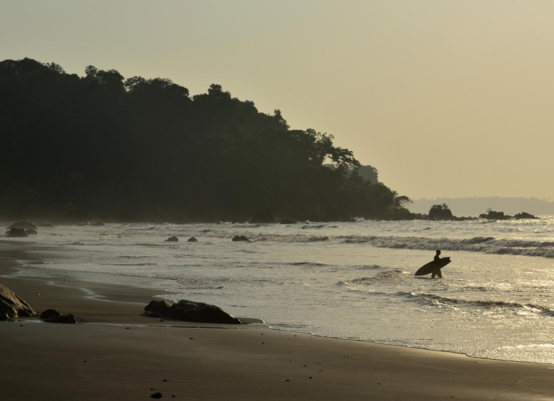 El mar cercano a AntioquiaNuquí es un destino para desconectarse, usar el teléfono allí es casi un milagro, sus playas son solitarias. 