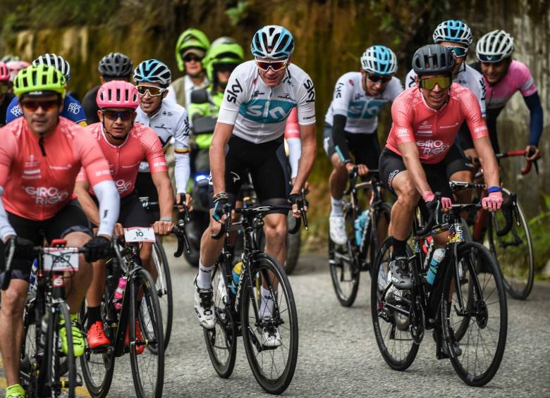 Hasta con aficionados, Froome rodó en Antioquia gracias a Rigo. ¿Será que en 2019 vuelve a esta tierra pero a competir? FOTO jaime pérez