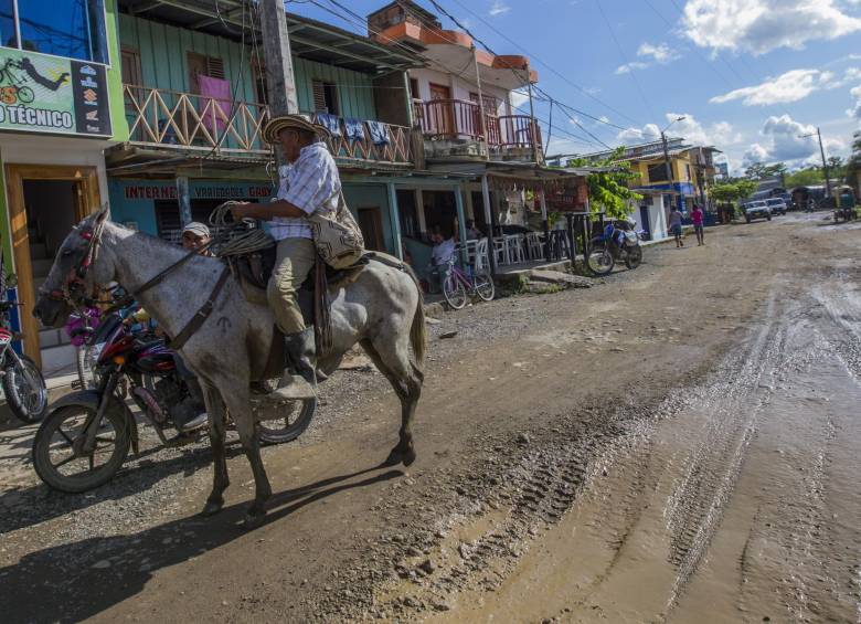 En la zona han circulado rumores de supuestos bloqueos para presionar una decisión definitiva sobre los límites de Belén de Bajirá. FOTO ESTEBAN VANEGAS