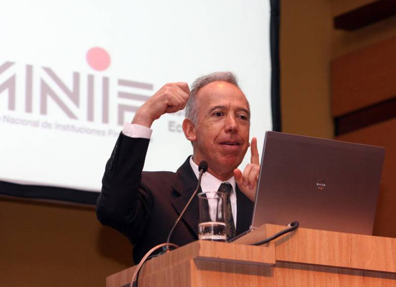 Sergio Clavijo, presidente de Anif, pidió que diversificar la oferta exportable del país sea una meta del gobierno. FOTO Colprensa