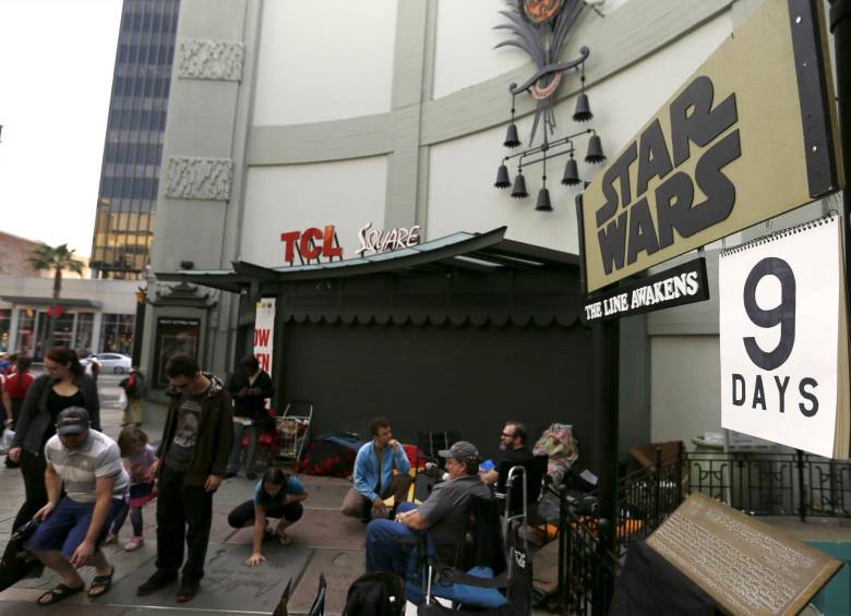 “Star Wars: The Line Awakens” es el nombre que los fanáticos le dieron a su fila. FOTO REUTERS