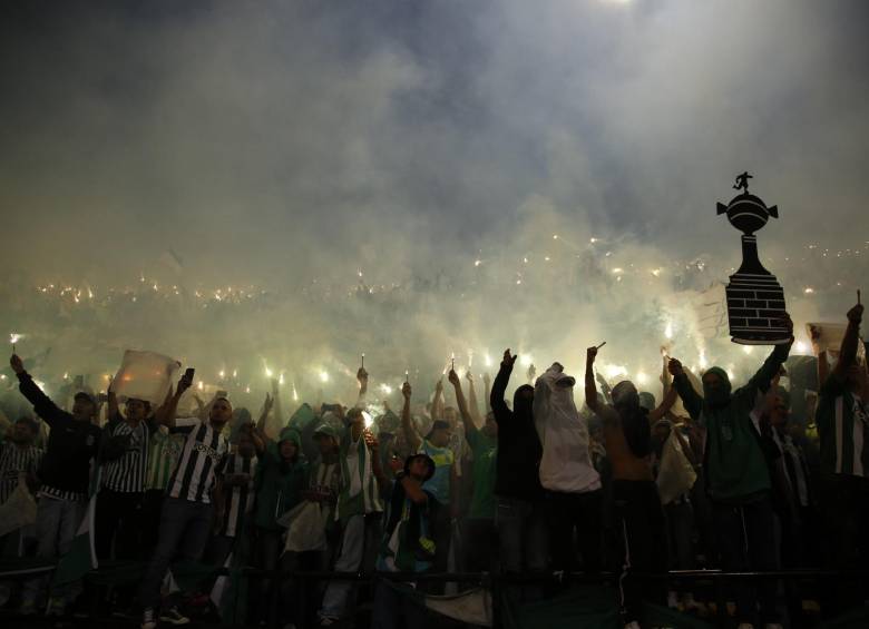 La celebración de hinchas de Nacional se extendió toda la noche en Medellín y municipios del Aburrá. FOTO AP
