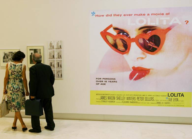 El famoso afiche de Lolita de Stanley Kubrick con el rostro de Lyon. FOTO AFP