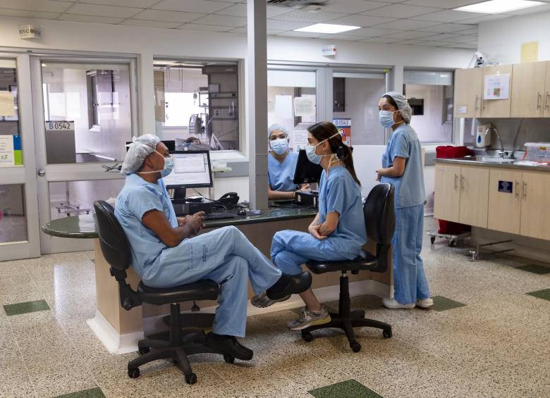 ISA indicó que con su aporte se contribuirá con la protección del personal de salud en diferentes hospitales del país, a través de kits médicos. Foto Esteban Vanegas