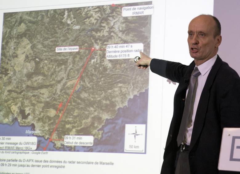 El director del BEA, Rémi Jouty, señaló que por ahora el organismo “no tiene la menor explicación de la razón que llevó al avión a descender ni de por qué no respondió a los intentos de contacto de los controladores aéreos”. Señaló que por el momento “no se puede cerrar ninguna hipótesis”. FOTO AP