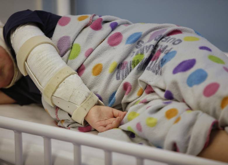 El ICBF advirtió que en los casos en donde los padres de familia permitan que sus hijos resulten lesionados por la manipulación, la Autoridad Administrativa puede imponer una medida. FOTO COLPRENSA