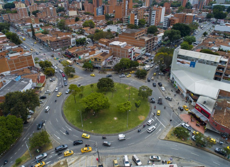 A metros de la glorieta de la 80 con Colombia avanzan las adecuaciones de los paraderos de la Línea O. FOTO MANUEL SALDARRIAGA