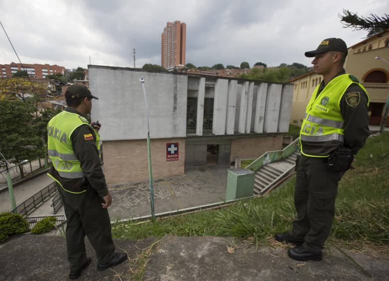 Usuarios del centro de salud de Alfonso López dicen que la seguridad les permite cumplir citas médicas. FOTO Manuel Saldarriaga