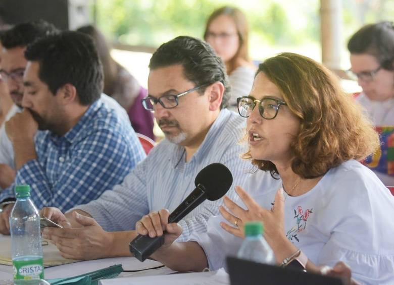 El alto comisionado para la Paz, Miguel Ceballos, y la ministra del Interior, Nancy Gutiérrez, estuvieron en Cauca. FOTO Cortesía