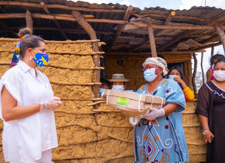 En La Guajira, una de las regiones más vulnerables del país, la campaña ha llegado con 24.321 mercados entregados a familias con dificultades por la emergencia sanitaria. FOTOS David Romo