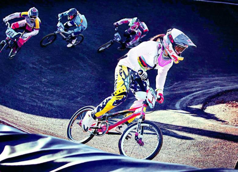Mariana Pajón, de 25 años de edad, sigue agrandando su buen palmarés. En Francia está imparable. Su gran objetivo de este año es el Mundial en Estados Unidos, en julio. FOTO CORTESÍA RED BULL