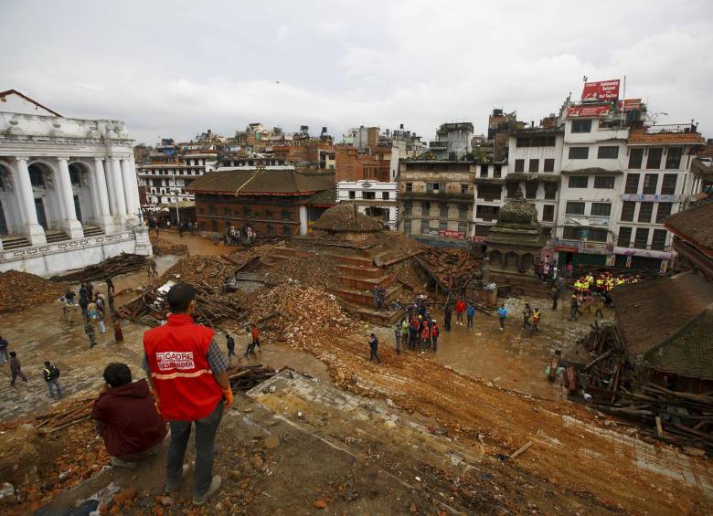 En Nepal continúan las labores de rescate de las víctimas que dejó el fatal terremoto. FOTO REUTERS. 