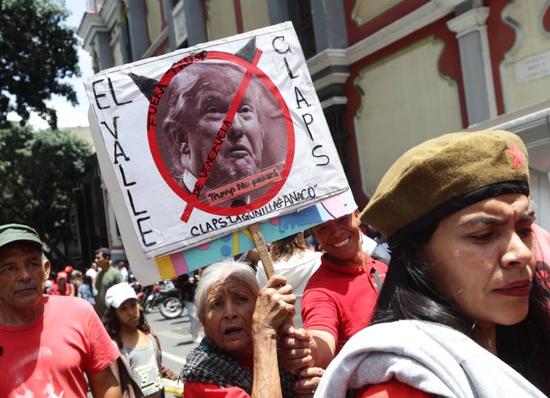 Simpatizantes chavistas participan este sábado en la “marcha por la paz y la unidad de los pueblos” con motivo de la celebración del XXV Encuentro del Foro de Sao Paulo, en Caracas. Foto: EFE.