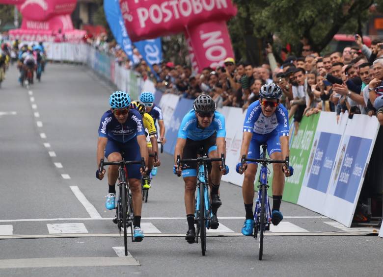 Apretado final en la novena etapa de la Vuelta a Colombia que terminó en Manizales. FOTO Anderson Bonilla