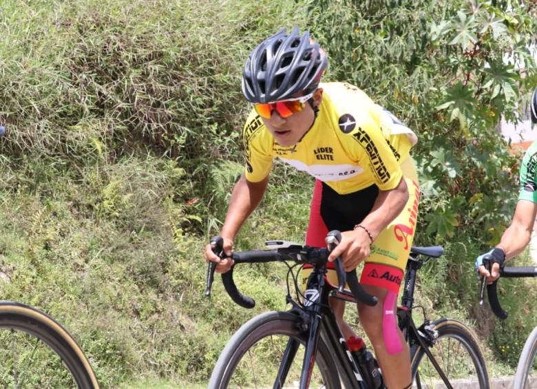 Alexánder Cepeda supo defender el liderato, al cual llegó desde la segunda etapa. FOTO CORTESÍA FABIO CÁRDENAS