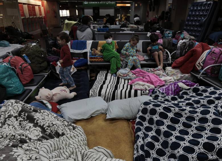 Colombianos varados Brasil por cierre de fronteras. FOTO: AFP