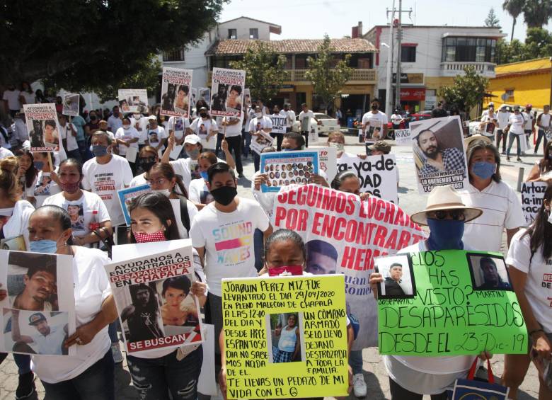 Al inicio de la semana, habitantes de Chapala, Guadalajara, protestaron por la desaparición de personas. FOTO EFE
