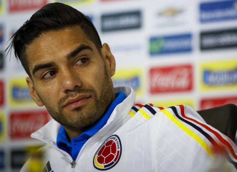 El jugador de fútbol Falcao García se solidarizó con las víctimas de los atentados en París. Colprensa